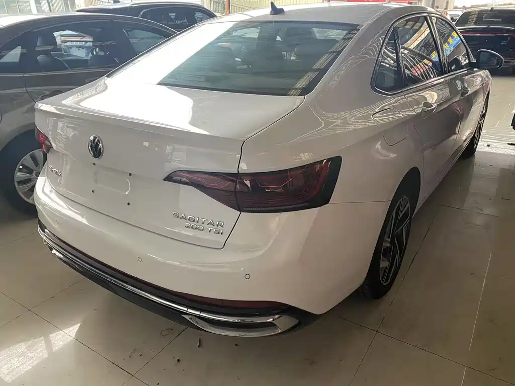 VOLKSWAGEN SAGITAR