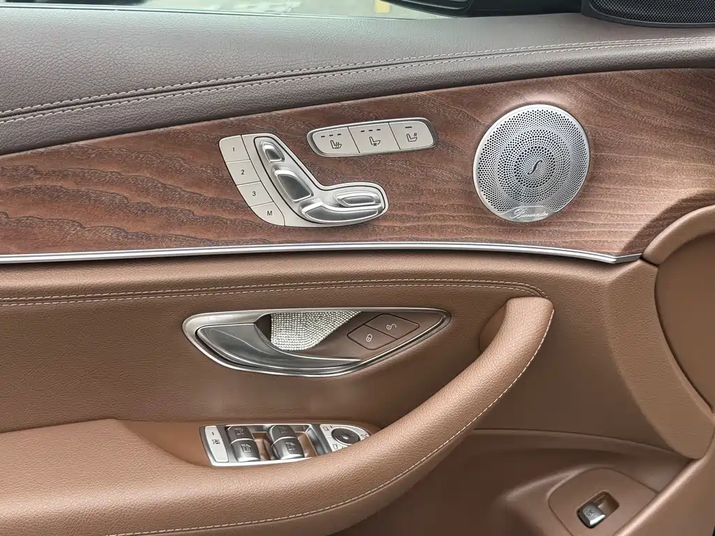 Mercedes-Benz E-Class — миниатюра 7