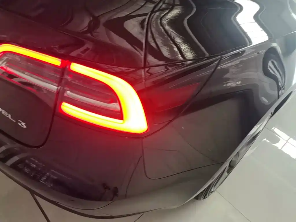 Tesla Model 3 — миниатюра 8
