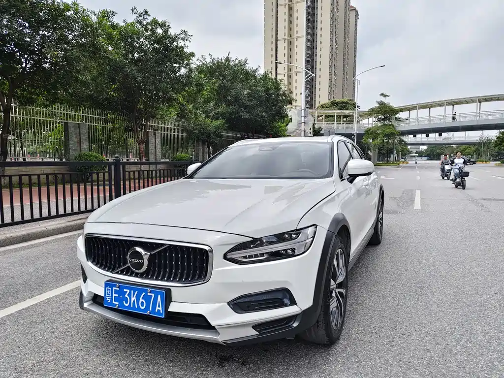 Volvo V90 2023