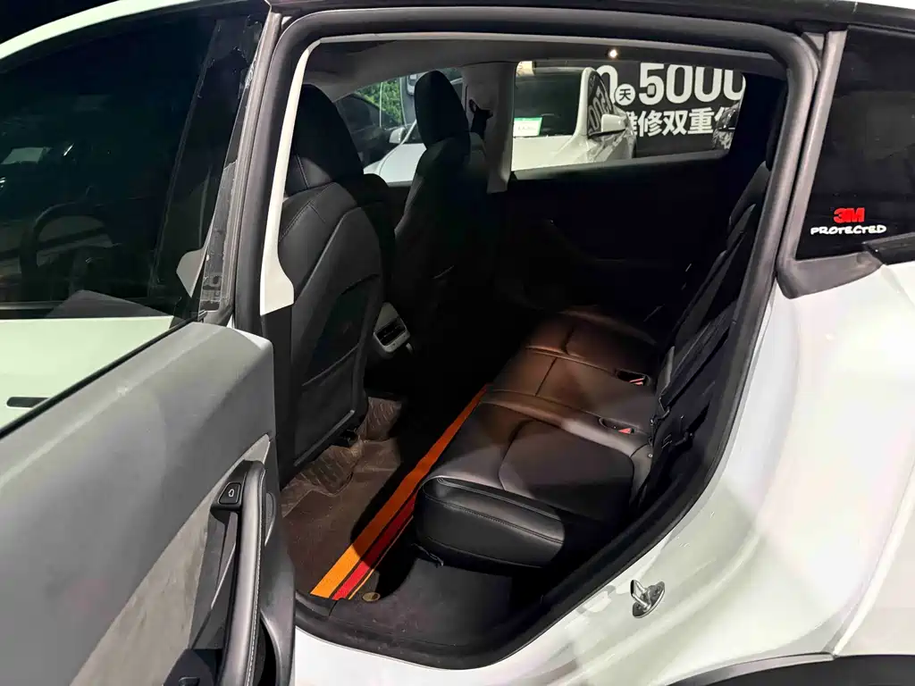 Tesla Model Y — миниатюра 4