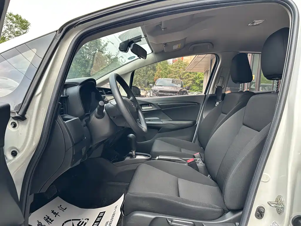 Honda Fit — миниатюра 9