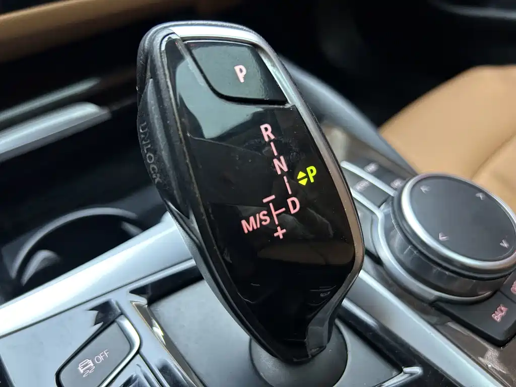 BMW 5 Series — миниатюра 30