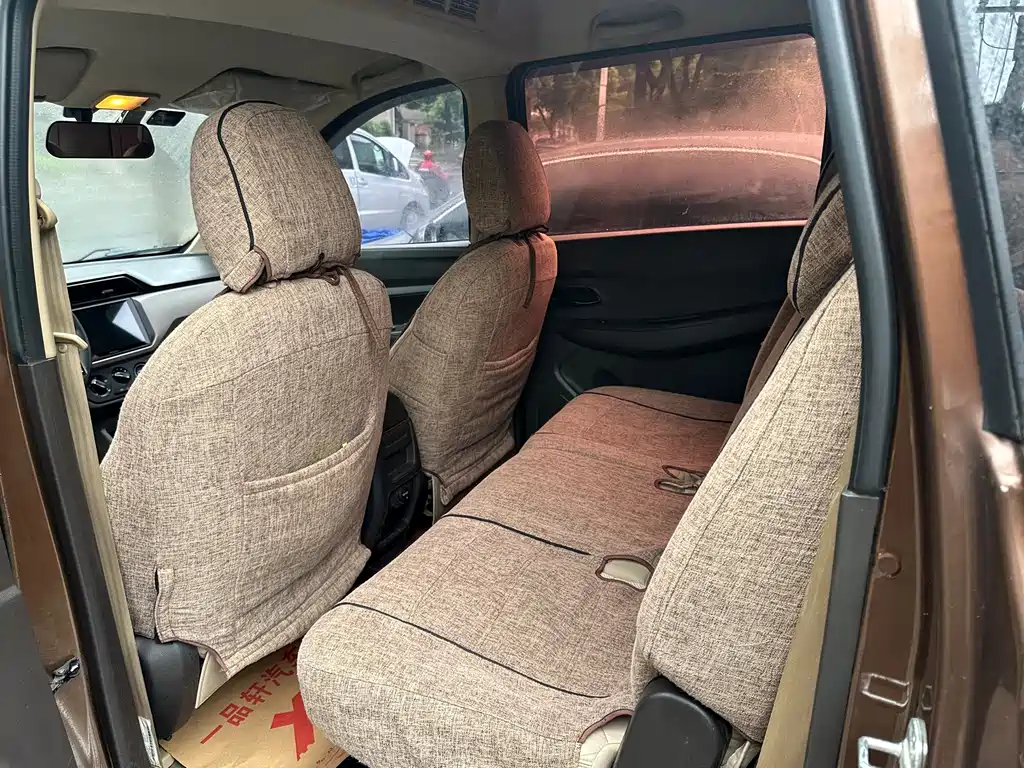 Wuling Hongguang — миниатюра 12