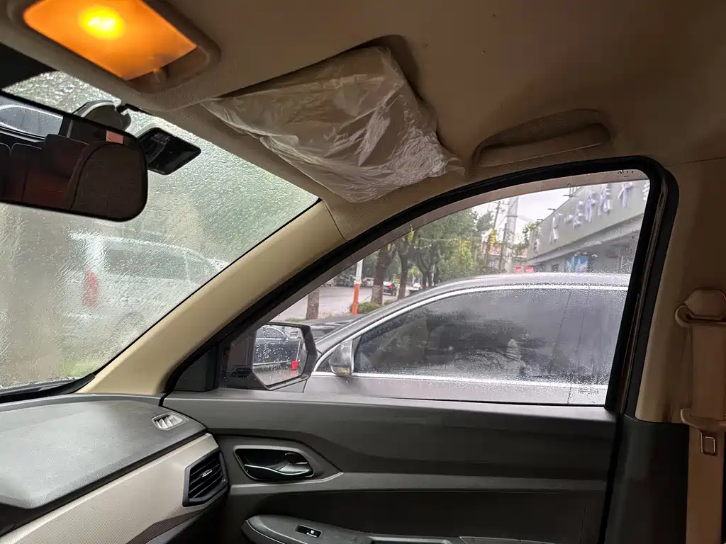 Wuling Hongguang — миниатюра 13