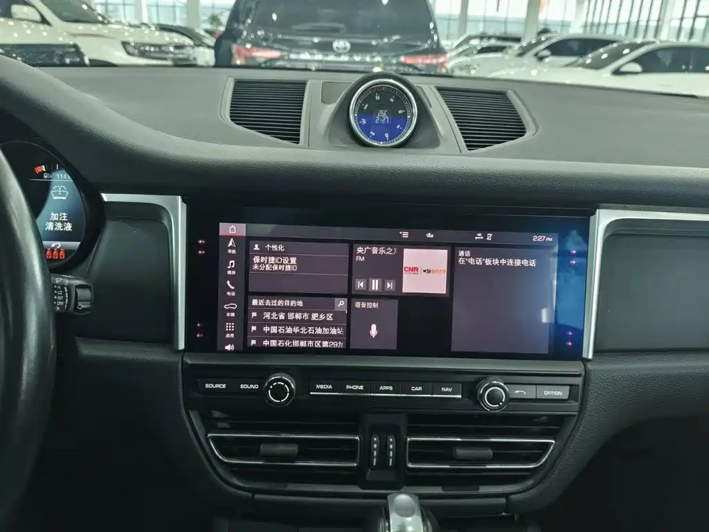 Porsche Macan — миниатюра 13