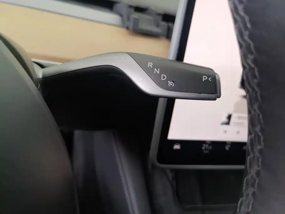 Tesla Model 3 — миниатюра 16