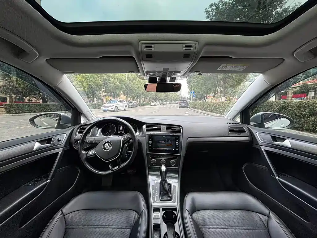 Volkswagen Golf 2019 1.8TSI