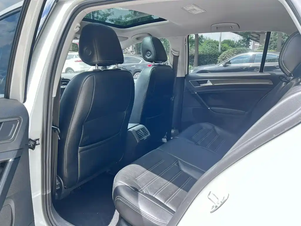 Volkswagen Golf — миниатюра 6