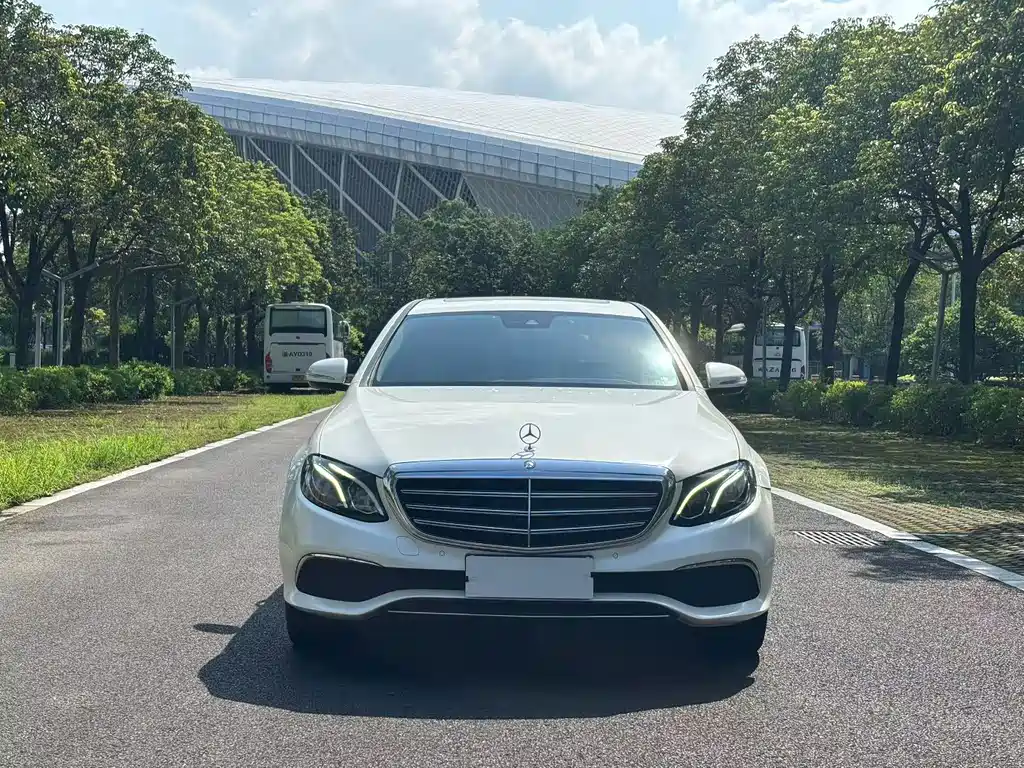 Mercedes-Benz E-Class — миниатюра 2