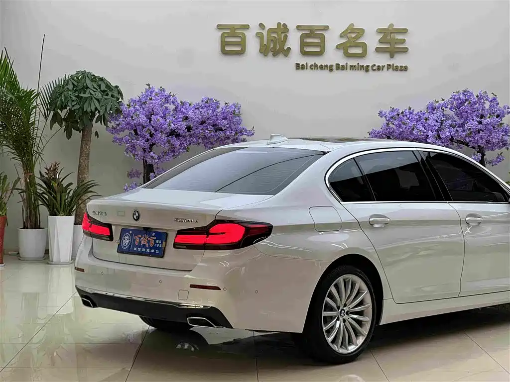 BMW 5 Series — миниатюра 7
