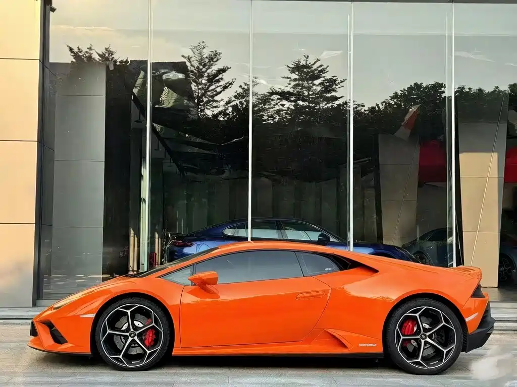 LAMBORGHINI HURACÁN