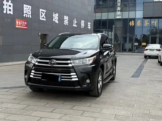 TOYOTA HIGHLANDER