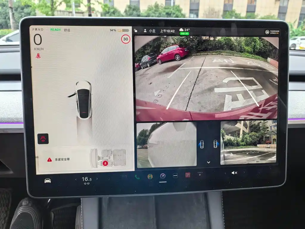 Tesla Model Y — миниатюра 9