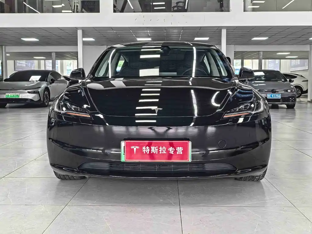 Tesla Model 3 — миниатюра 2