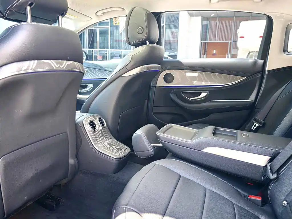Mercedes-Benz E-Class — миниатюра 10