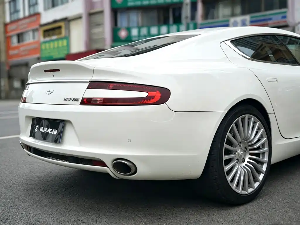 Aston Martin Rapide — миниатюра 5