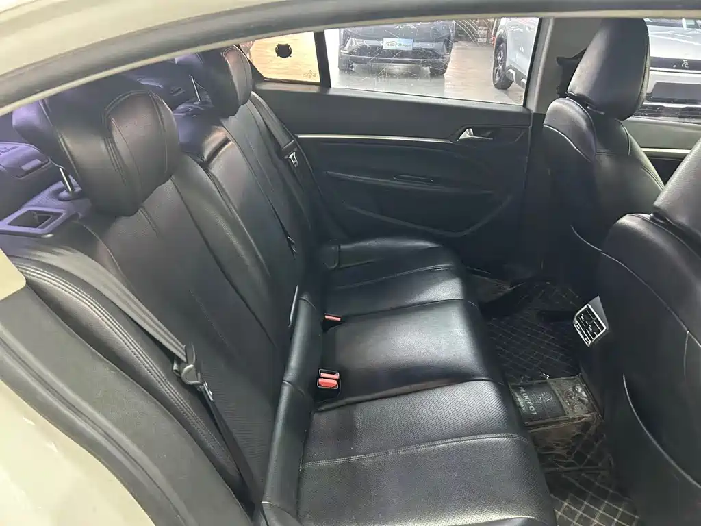 Peugeot 408 — миниатюра 14