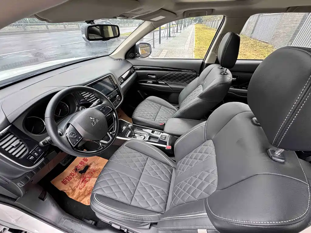Mitsubishi Outlander — миниатюра 4