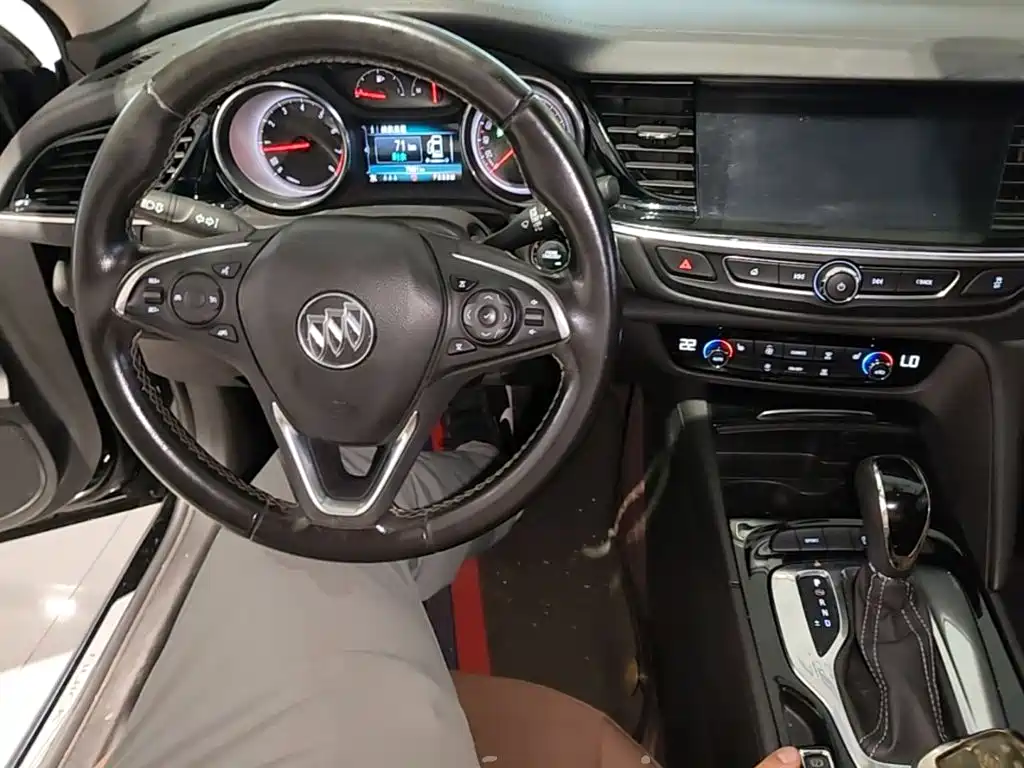 Buick Regal — миниатюра 10