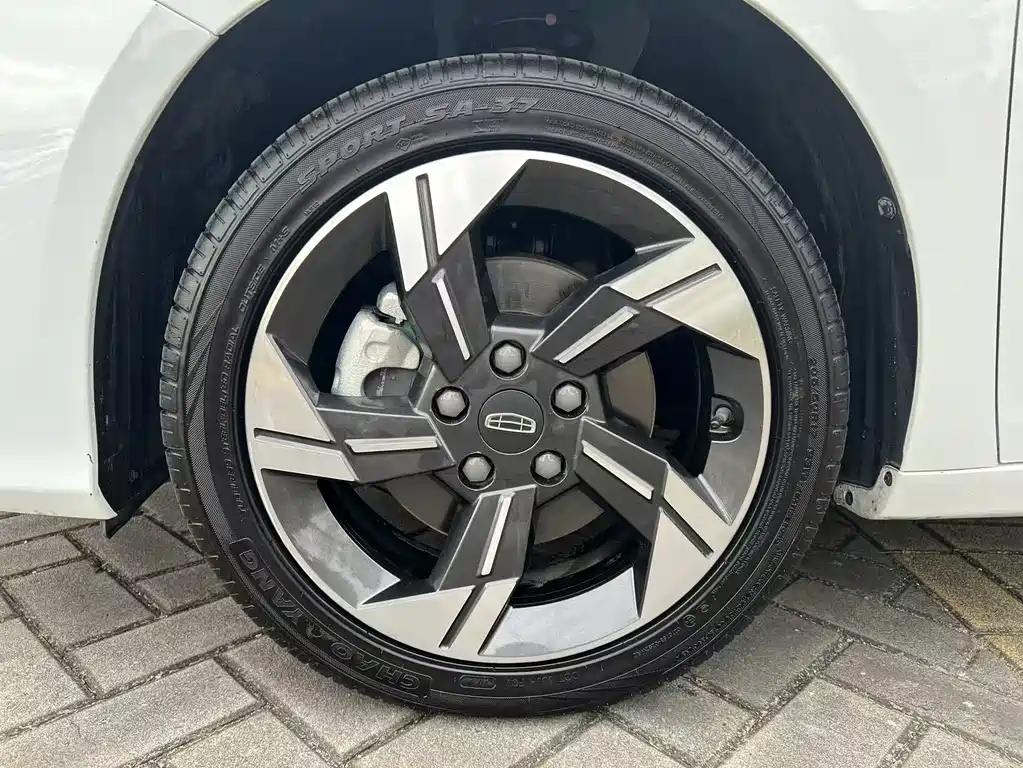 GEELY AUTOMOBILE EMGRAND L HIP