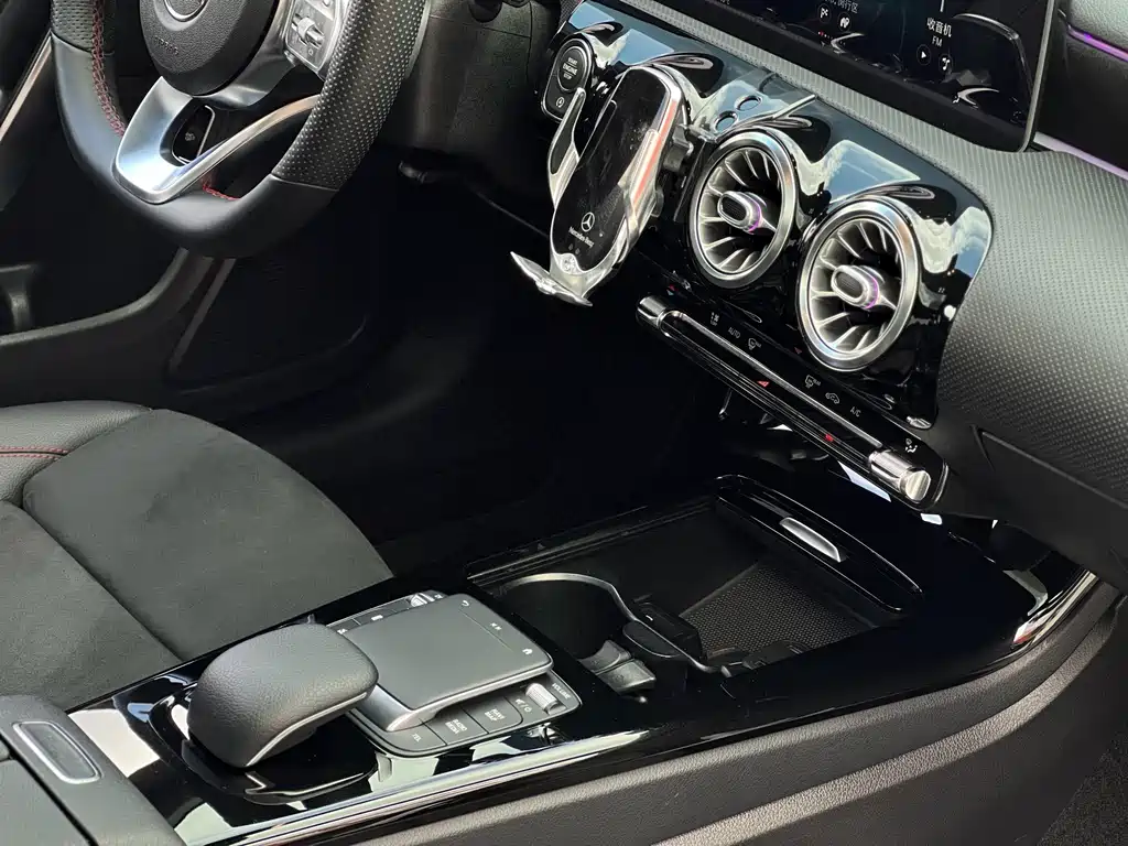 Mercedes-Benz CLA (Import) — миниатюра 17