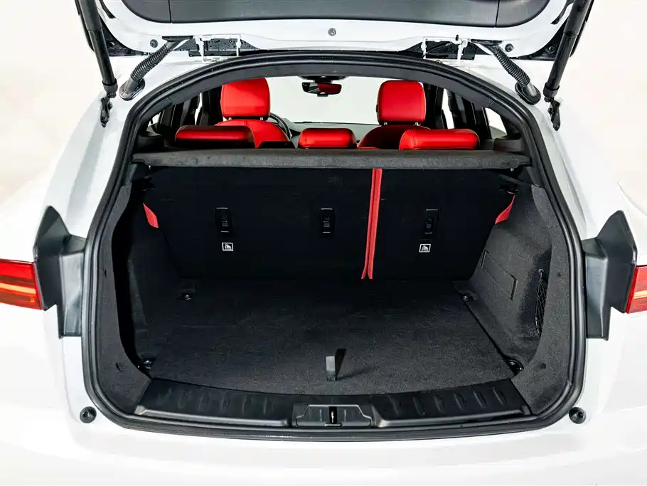 Jaguar E-PACE — миниатюра 23
