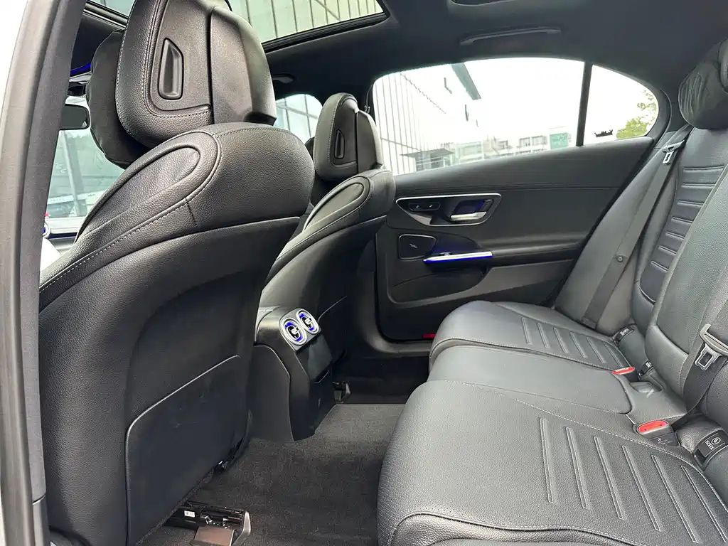 Mercedes-Benz C-Class — миниатюра 7