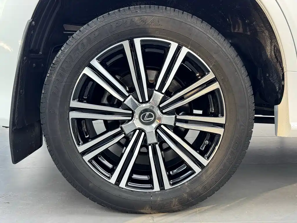 Lexus LX — миниатюра 23