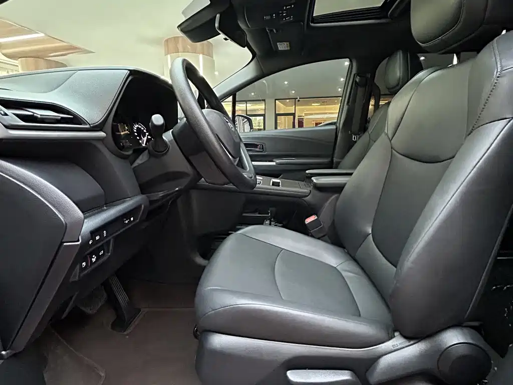 Toyota Granvia — миниатюра 14