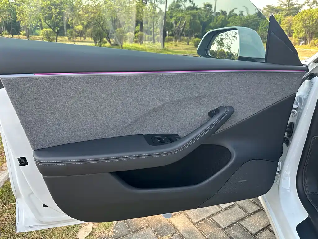 Tesla Model 3 — миниатюра 13