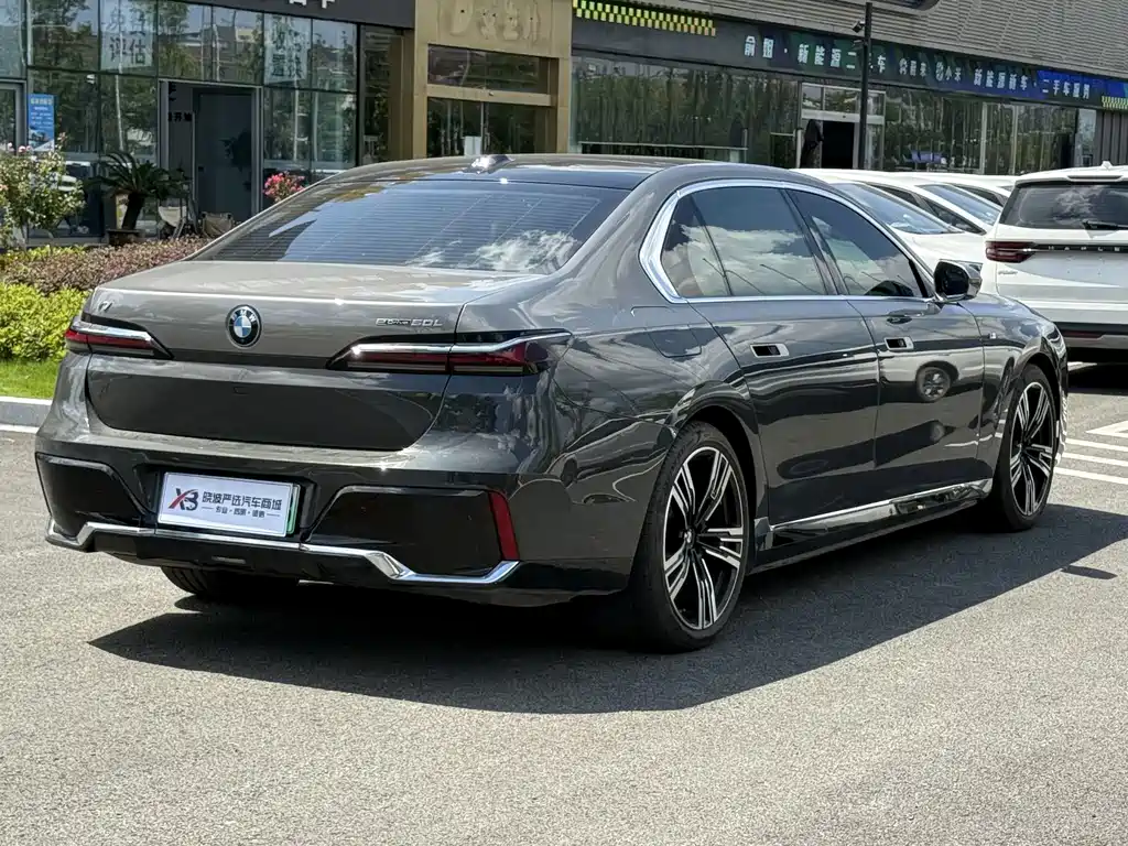 BMW i7 — миниатюра 5