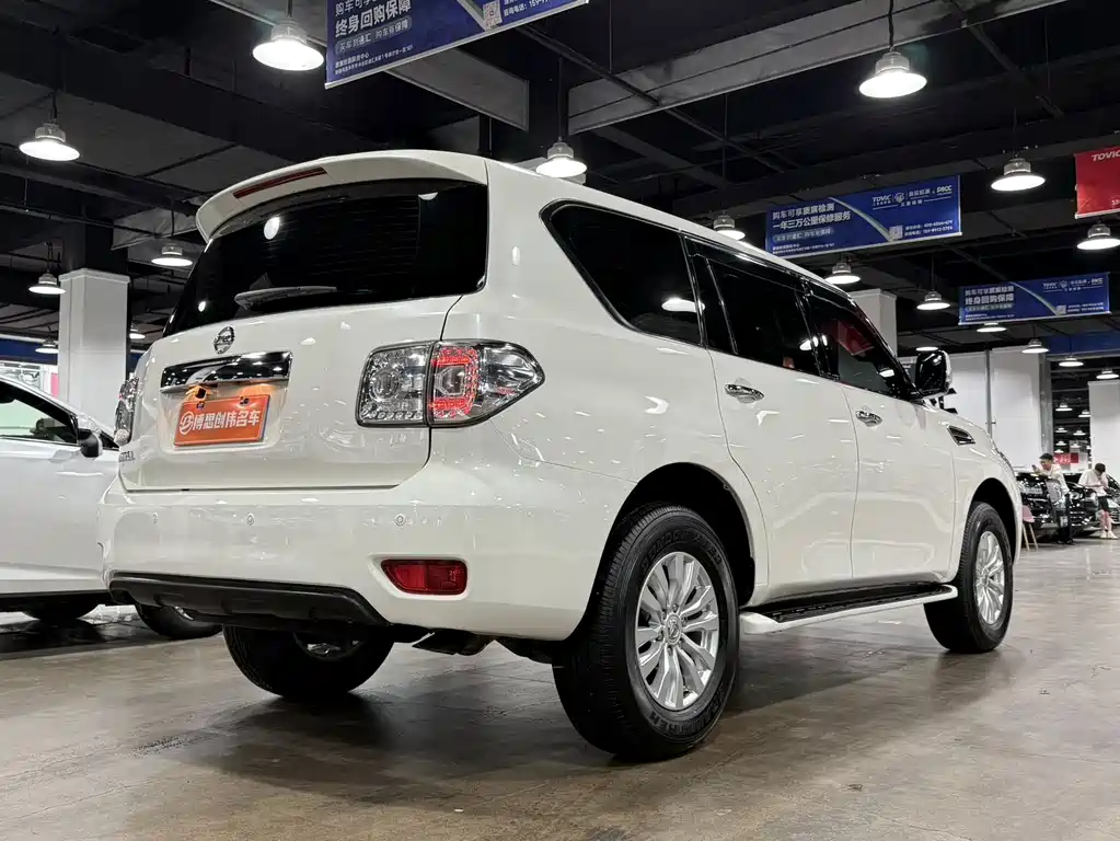 Nissan Patrol — миниатюра 9