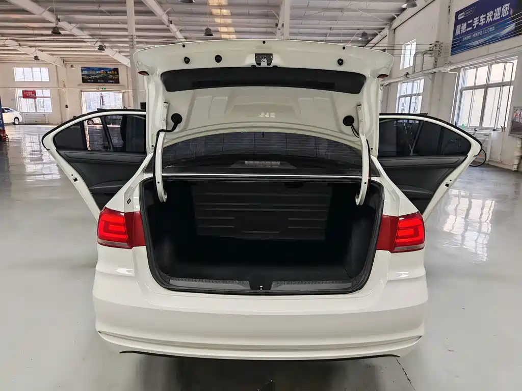 Volkswagen Santana — миниатюра 14