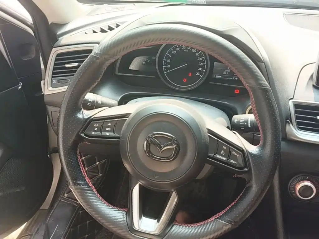 Mazda 3 Axela — миниатюра 11