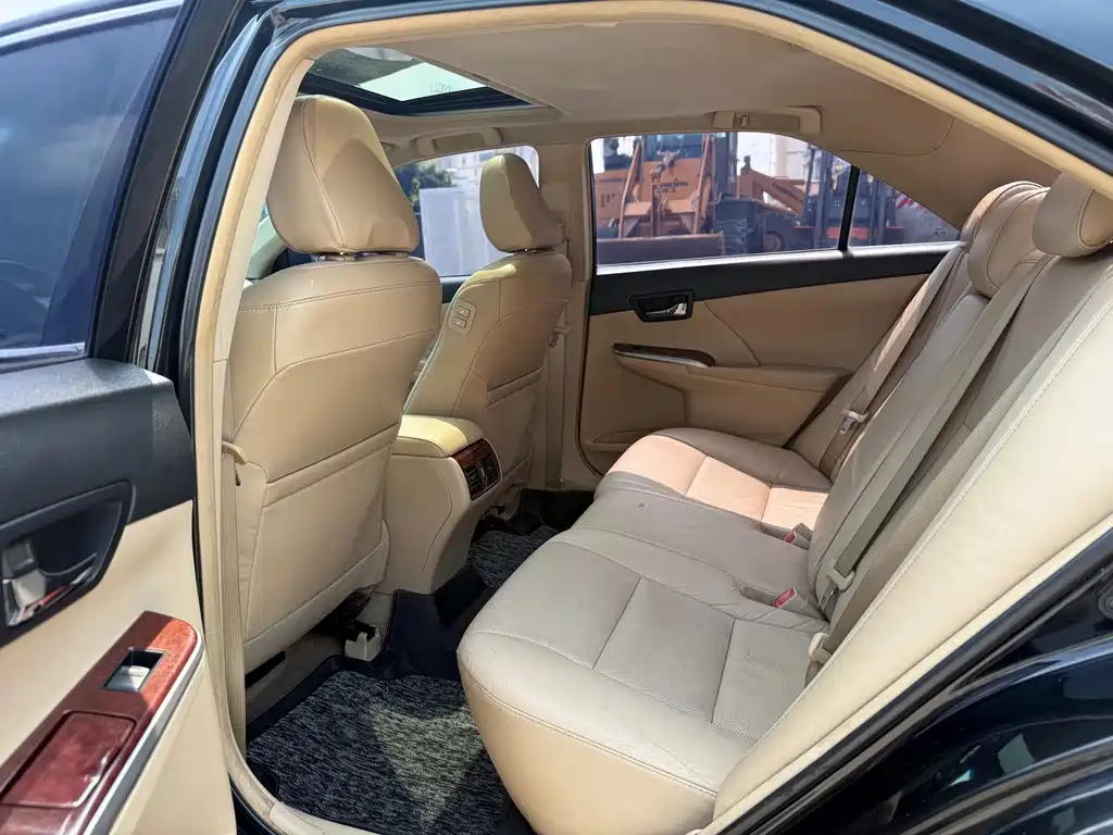 Toyota Camry — миниатюра 9