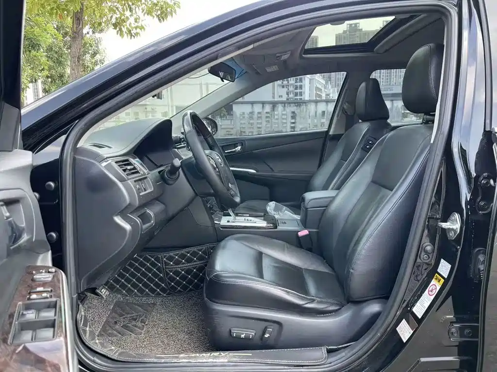 Toyota Camry — миниатюра 4