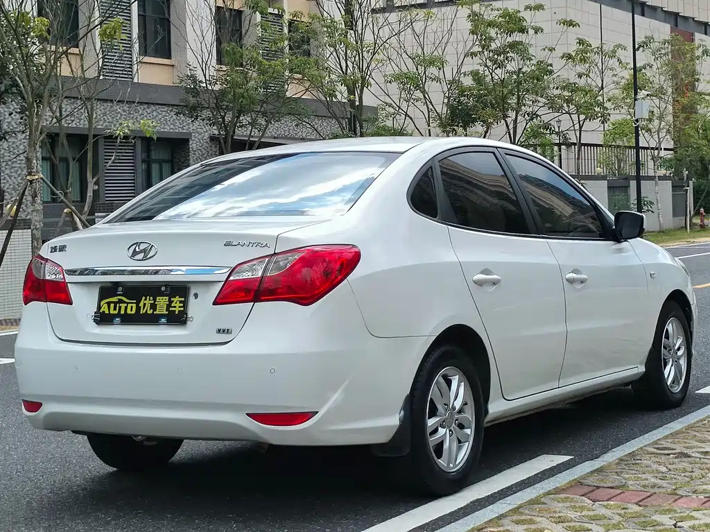 Hyundai Elantra — миниатюра 3
