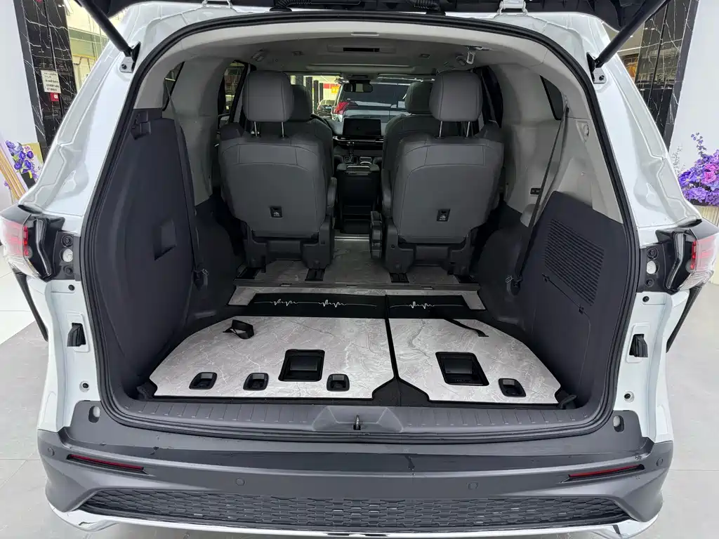 Toyota Granvia — миниатюра 16