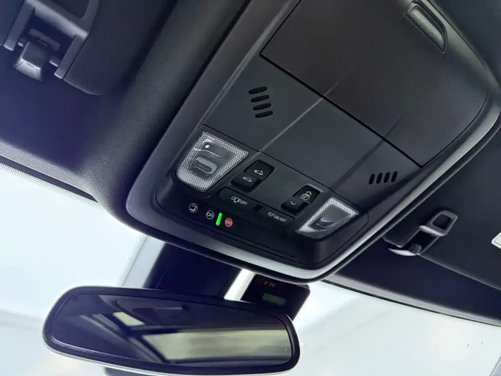 Cadillac XT4 — миниатюра 8