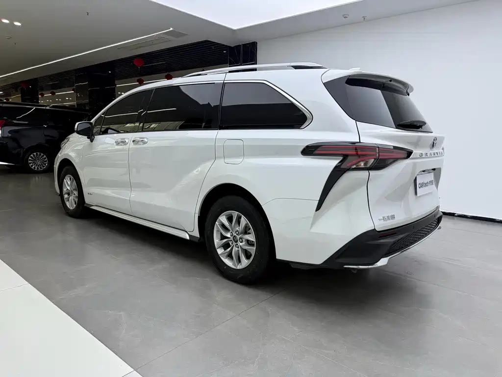 Toyota Granvia — миниатюра 3