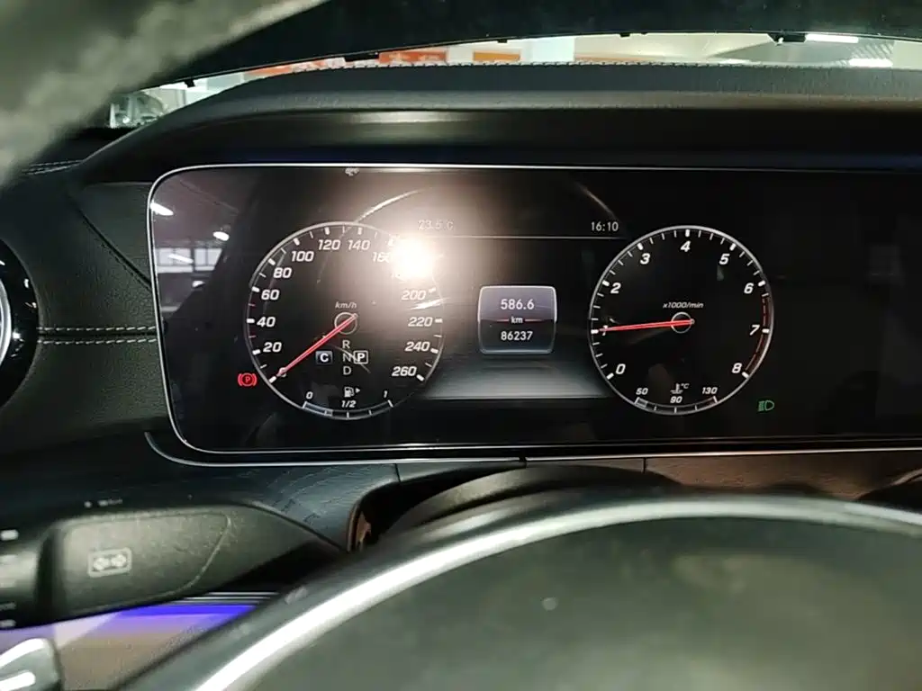Mercedes-Benz E-Class — миниатюра 12