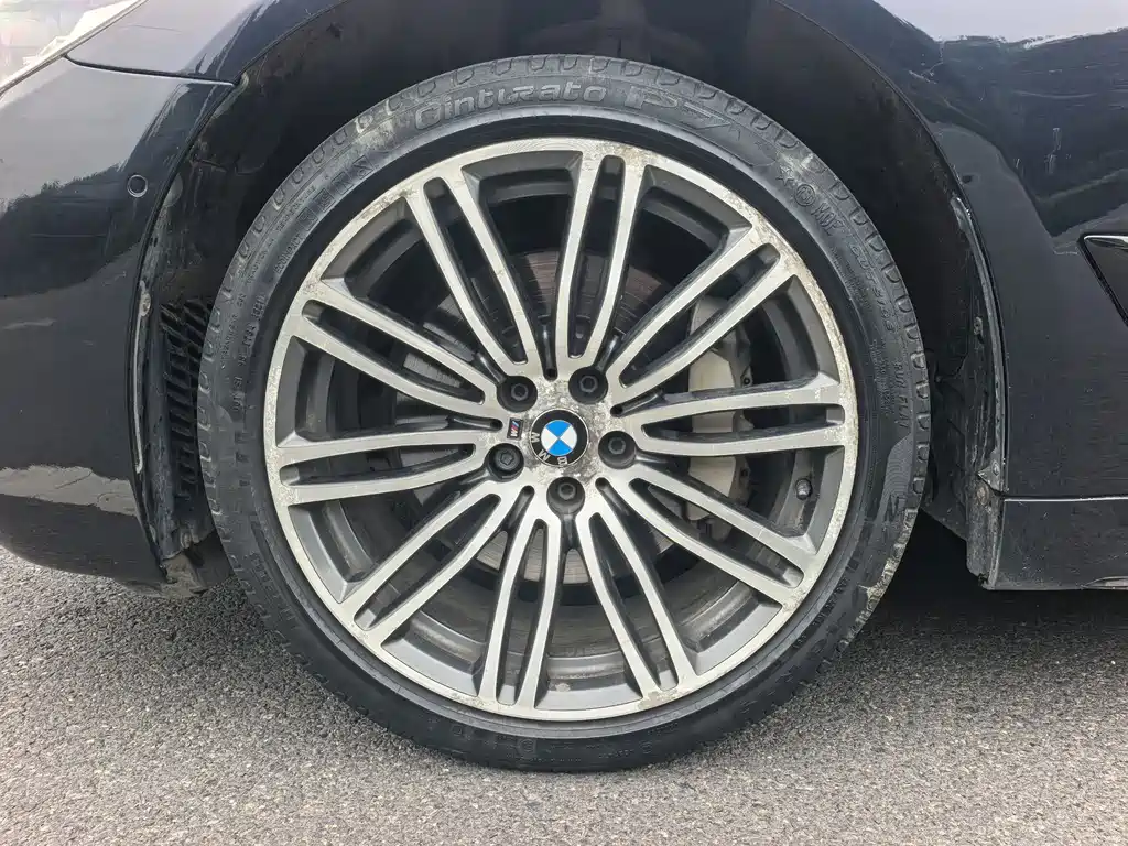 BMW 5 Series — миниатюра 10