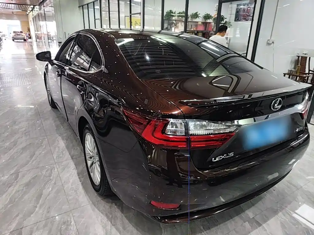 Lexus ES — миниатюра 5