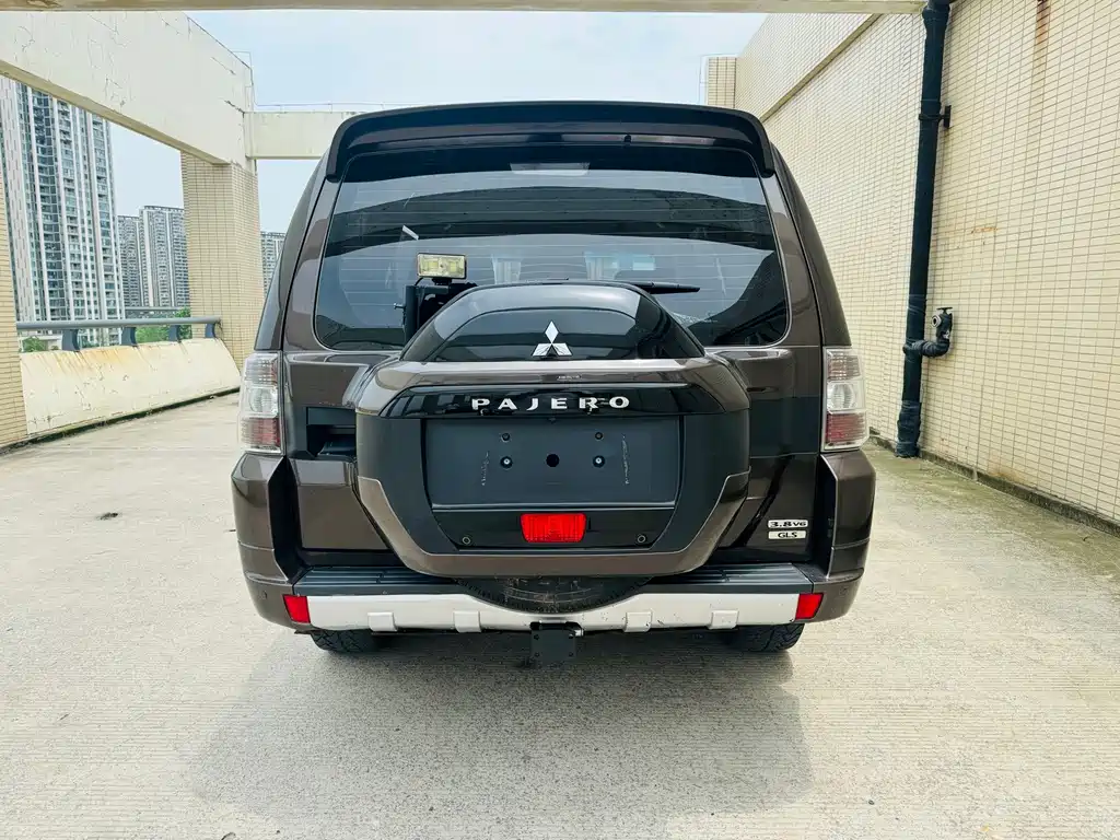 Mitsubishi Pajero (Import) — миниатюра 12