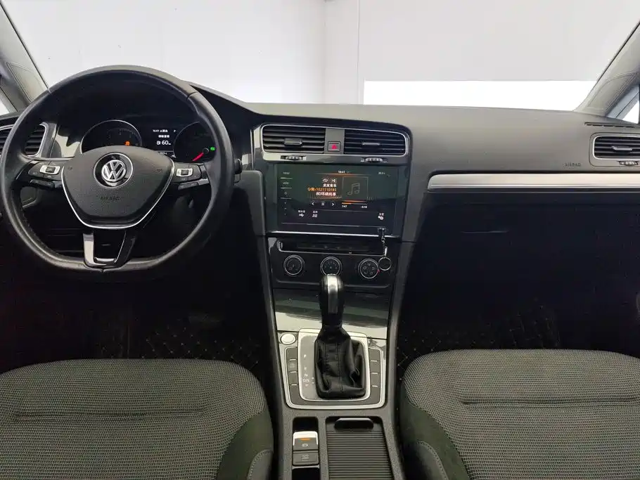 Volkswagen Golf — миниатюра 12