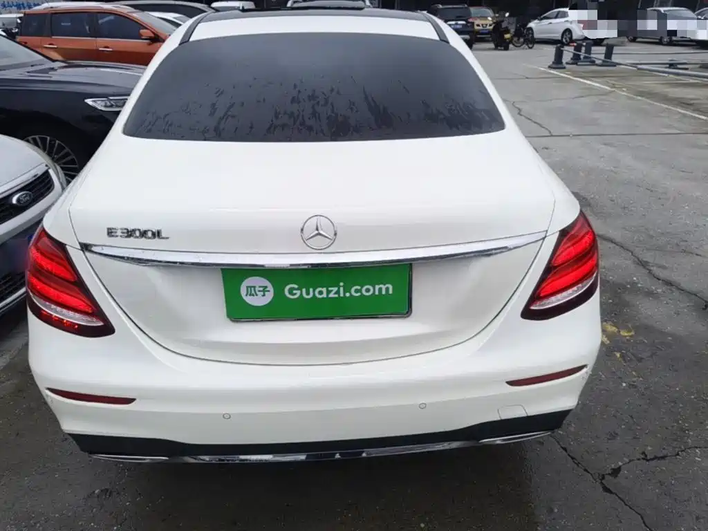 Mercedes-Benz E-Class — миниатюра 6