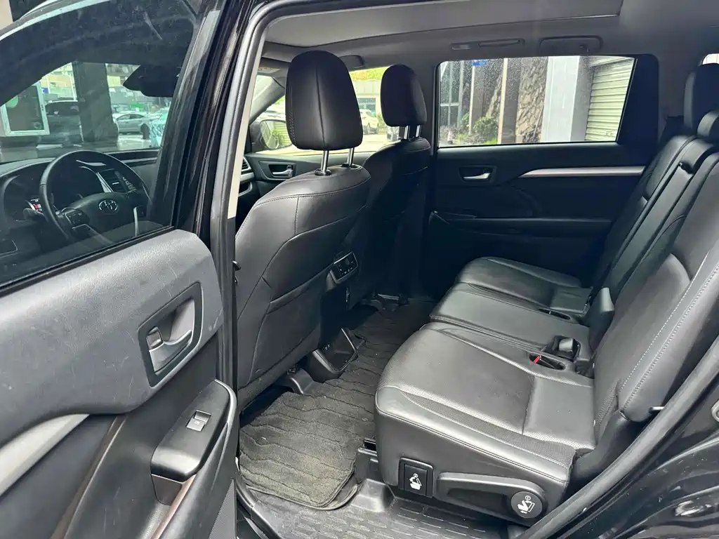 Toyota Highlander 2018 2.0T Luxury 7 мест VI