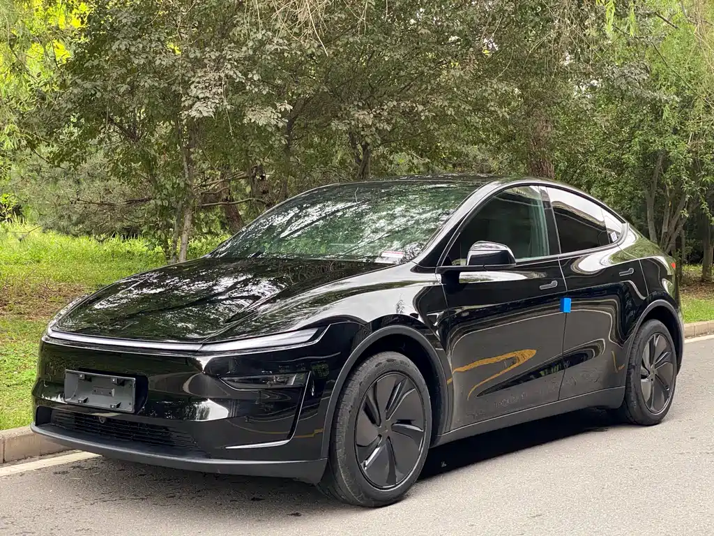 Tesla Model Y 2026 RWD Drive Dynamic Edition
