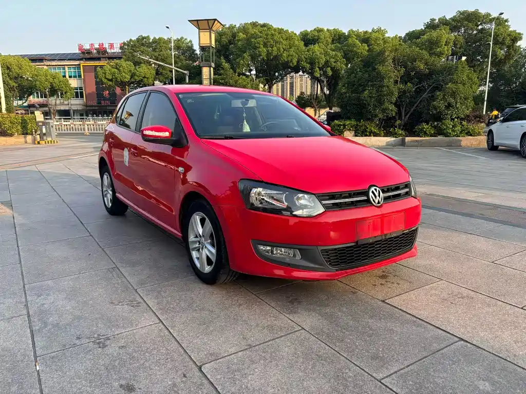 Volkswagen Polo 2011 1.6L AT